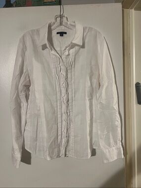 Tommy Hilfiger white button front shirt. Ruffle and pleat detail. 100% cotton